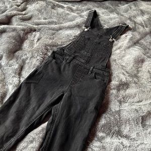 Women’s Levi’s High Waist Skinny Black Overalls size 26